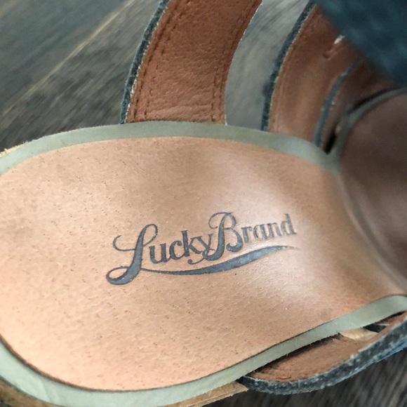 Shoes - Picture 4 of 5